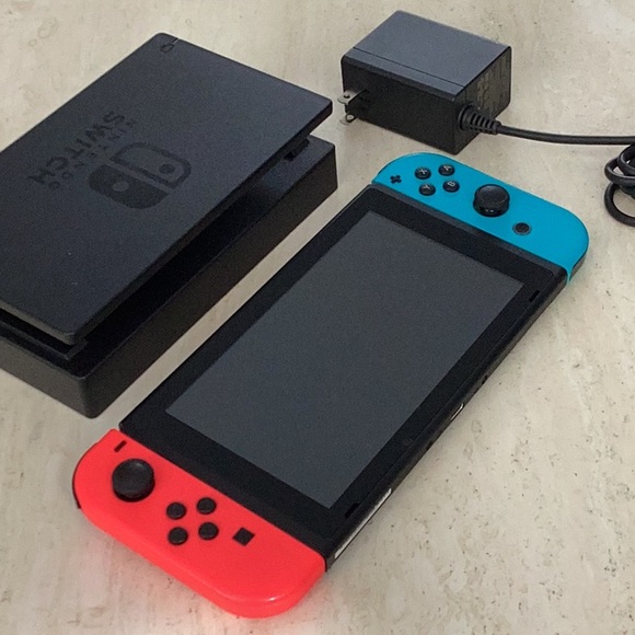 Nintendo Switch System Console Handheld & Kirby Game & Controller Grip Original - Picture 8 of 16